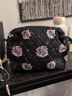 NWT ♥️ Vera Bradley Blake Crossbody, Feathery Bouquets
